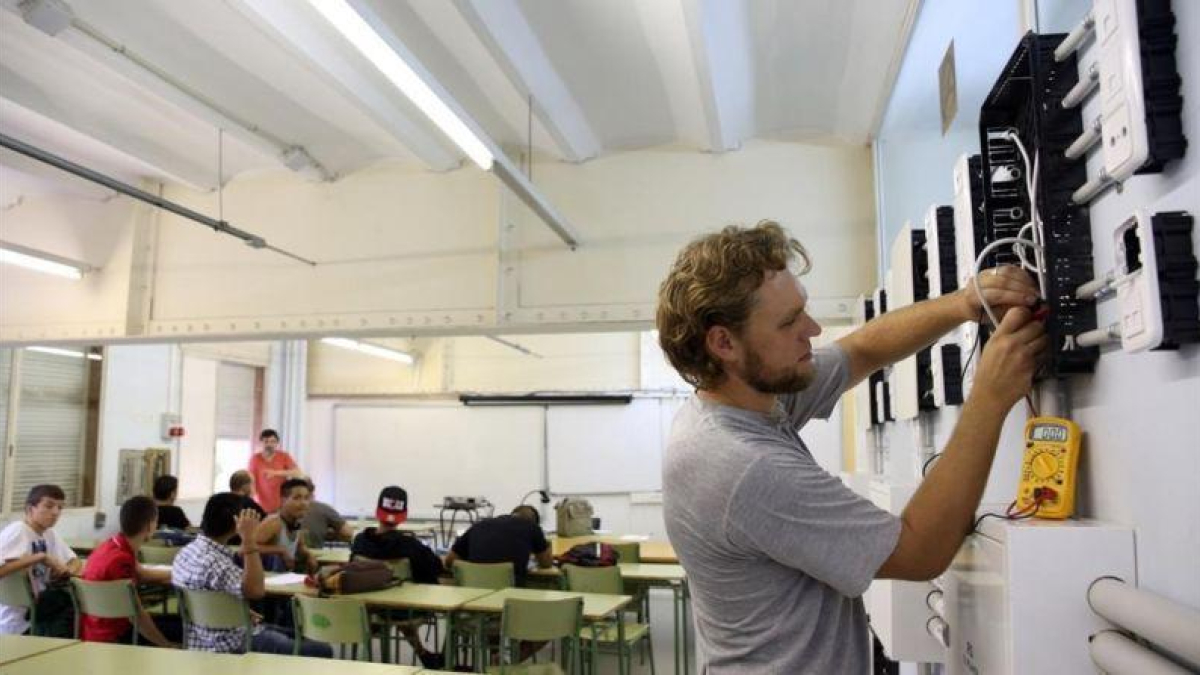 Clase en un instituto de FP.-FRANCESC CASALS