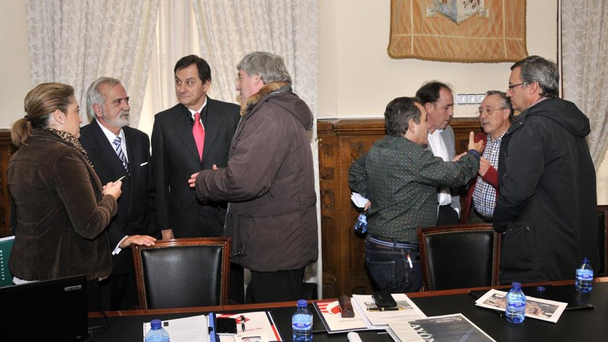 María José Jiménez, Carlos Escobar, Ignacio Díez, Paulino Herrero, Saturnino de Gregorio, Benito Serrano, Carlos González y Juan Luis Hernández.-V.G.