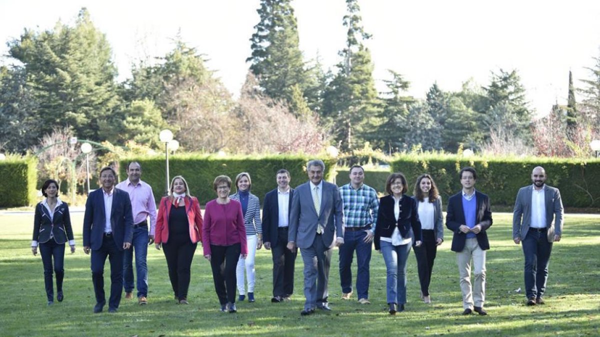 La familia del PP en una imagen de familia en la Dehesa-PP