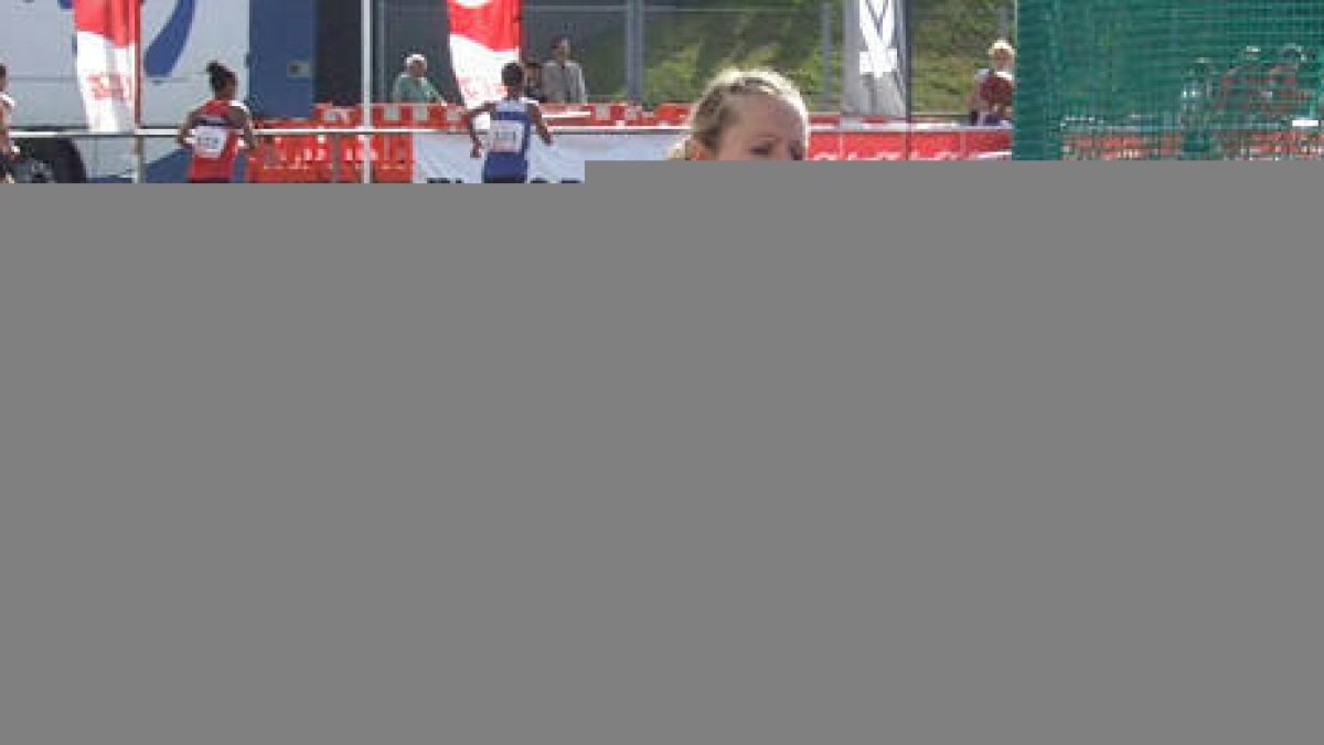 Estela Navascués durante una competición. / VALENTÍN GUISANDE-