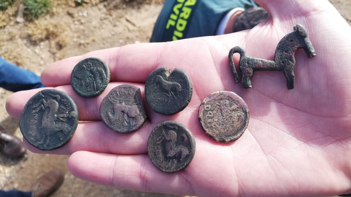 Algunas de las monedas encontradas.-HDS