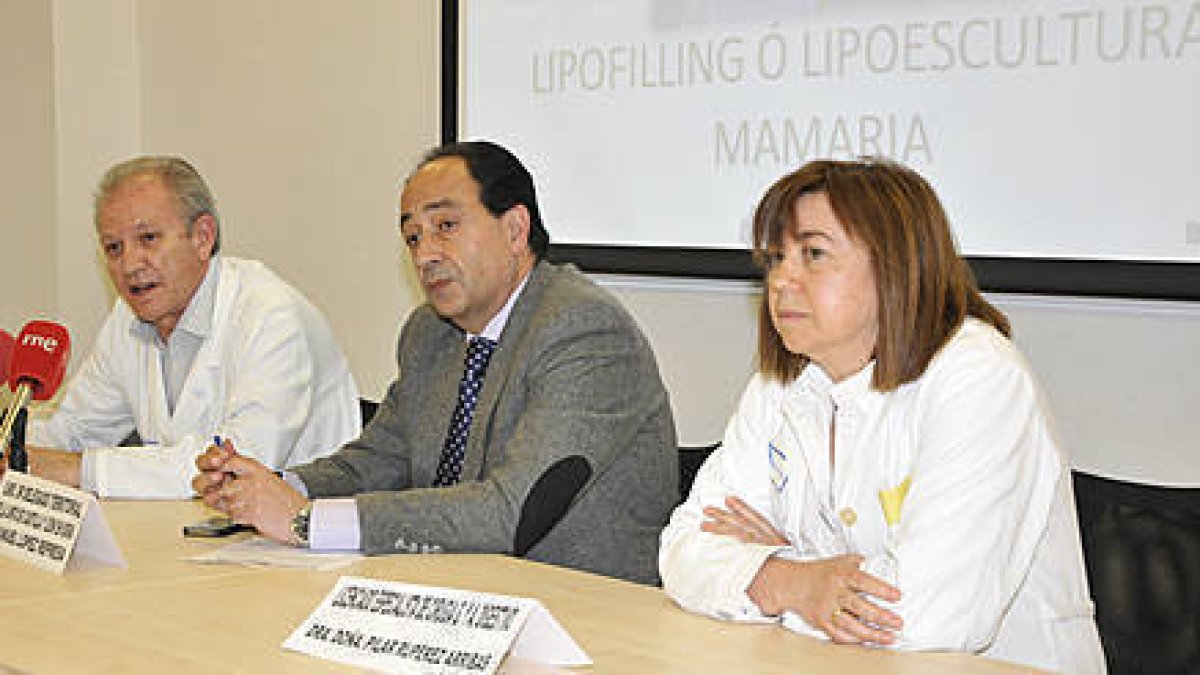 José Luis Pellicer, Manuel López y Pilar Rupérez. / VALENTÍN GUISANDE-
