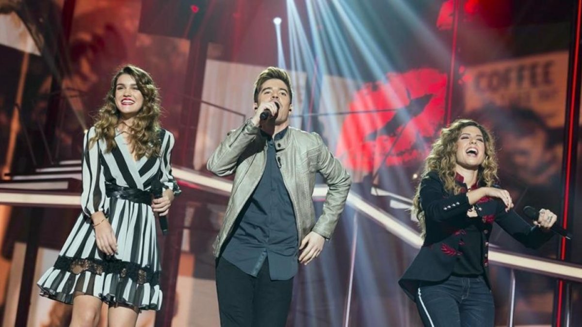 Roi y Miriam, con Amaia (a la izquierda) en una actuación de OT.-/ TVE