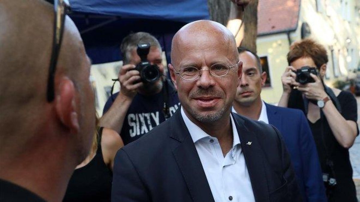 El candidato de AfD en Brandenburgo, Andreas Kalbitz, en el cierre de campaña el viernes.-FELIPE TRUEBA (EFE)