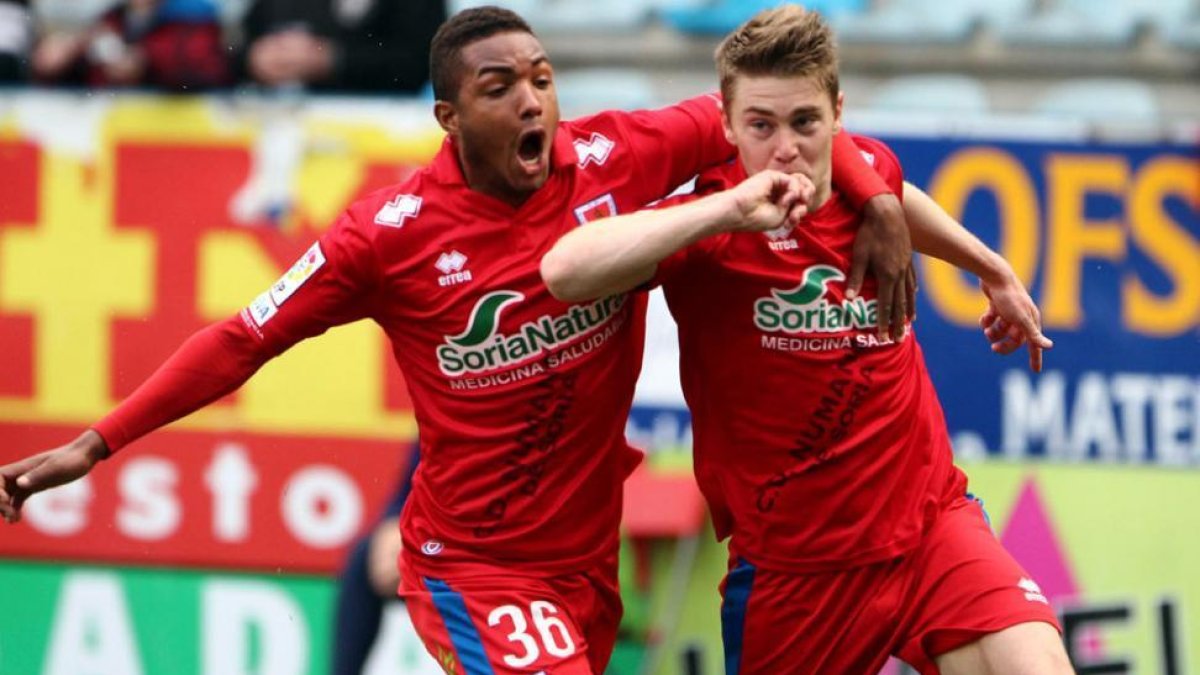 Vicente celebra el gol que le daba el triunfo al Numancia el curso pasado en El Toralín.-Área 11