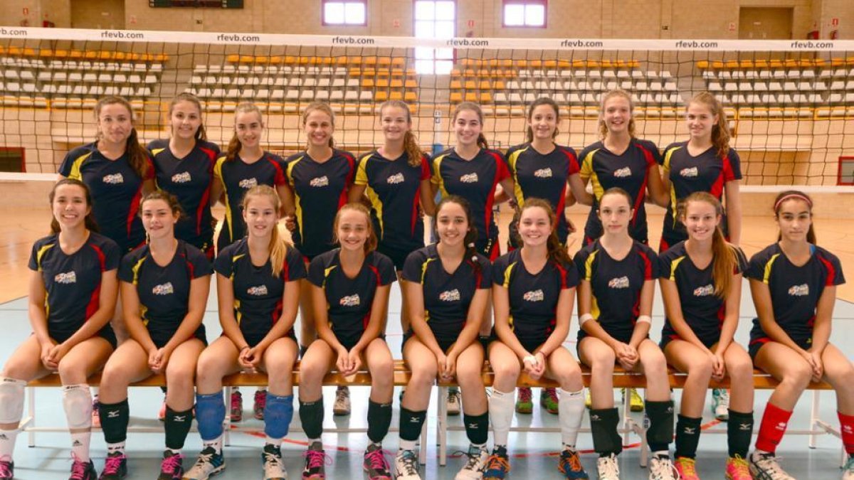 La concentración infantil entrena en Soria desde el pasado lunes y a ella se unen las cadetes que jugarán el torneo Ocho Naciones.-Álvaro Martínez