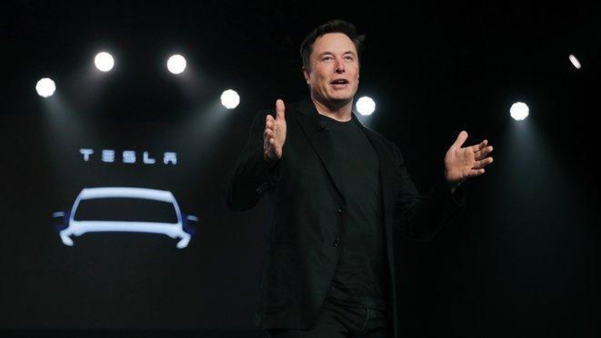 Elon Musk anuncia su intención de comprar 10 millones de dólares en nuevas acciones.-AP