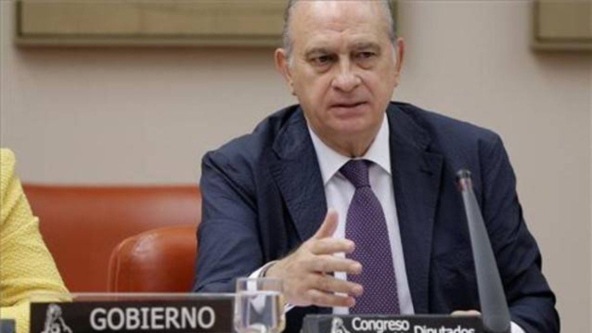 El ministro Jorge Fernández Díaz, durante su comparecencia en la comisión de Interior del Congreso de los Diputados.-Foto: JOSÉ LUIS ROCA