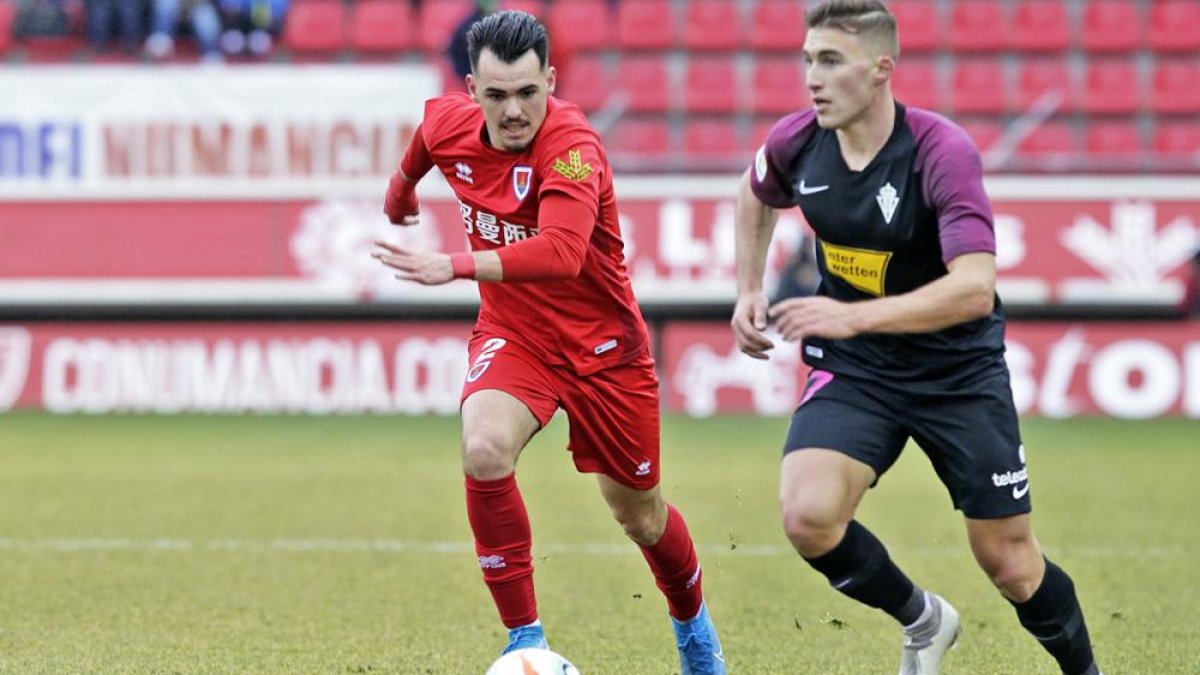 Álex Sola se perderá el partido del próximo fin de semana ante el Almería debido a una lesión muscular.-Mario Tejedor