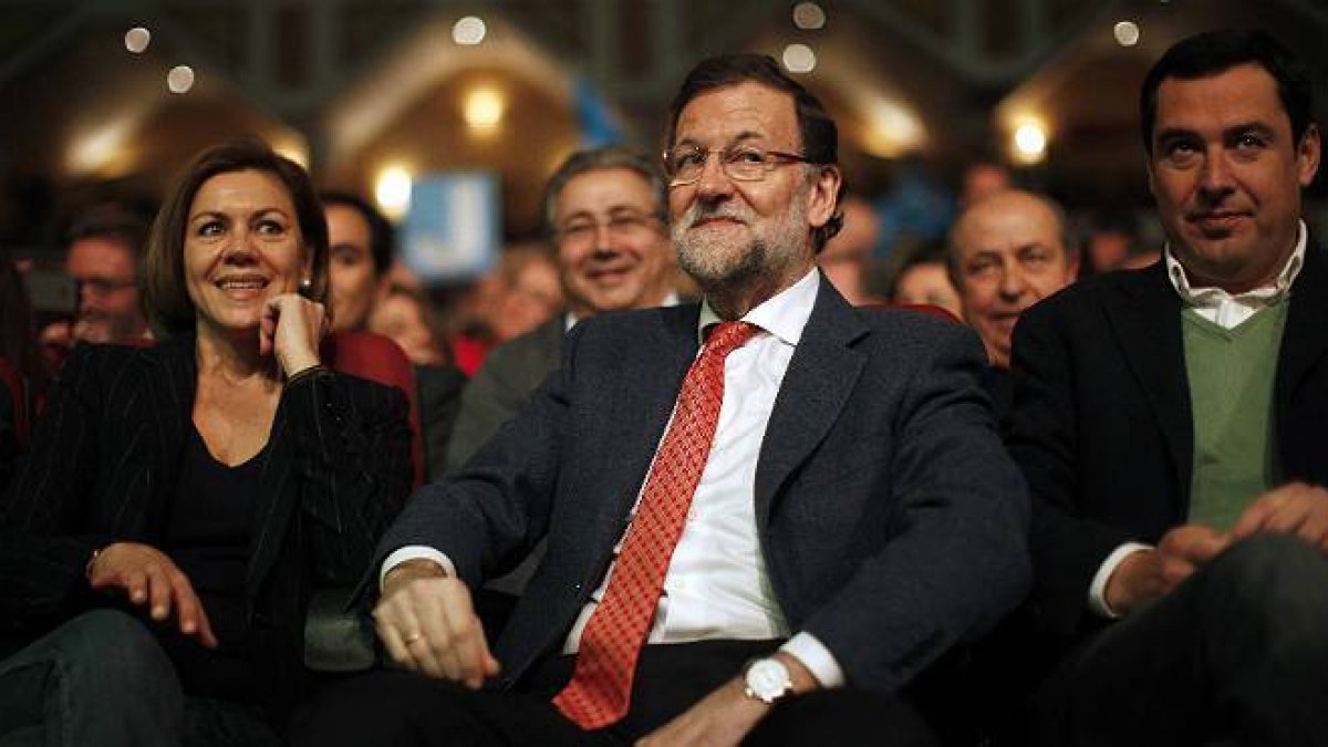 Rajoy asegura que las ideas del PSOE llevaron a la crisis y las de Podemos cayeron con el muro de Berlín-