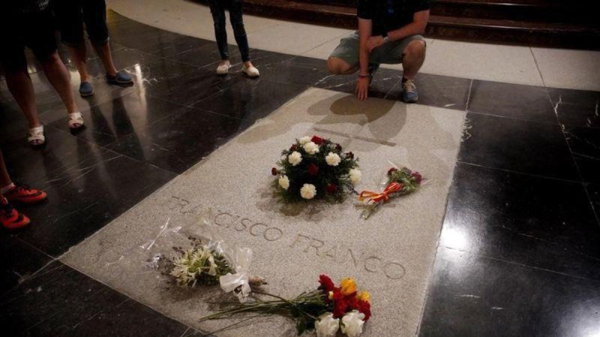 La tumba de Franco en el Valle de los Caídos.-JOSÉ LUIS ROCA