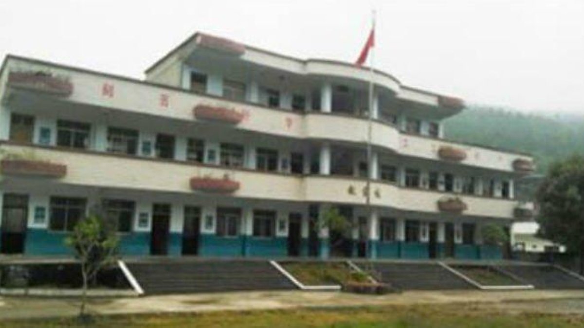Una imagen de la escuela donde ha tenido lugar el ataque, en la ciudad china de Enshi.-