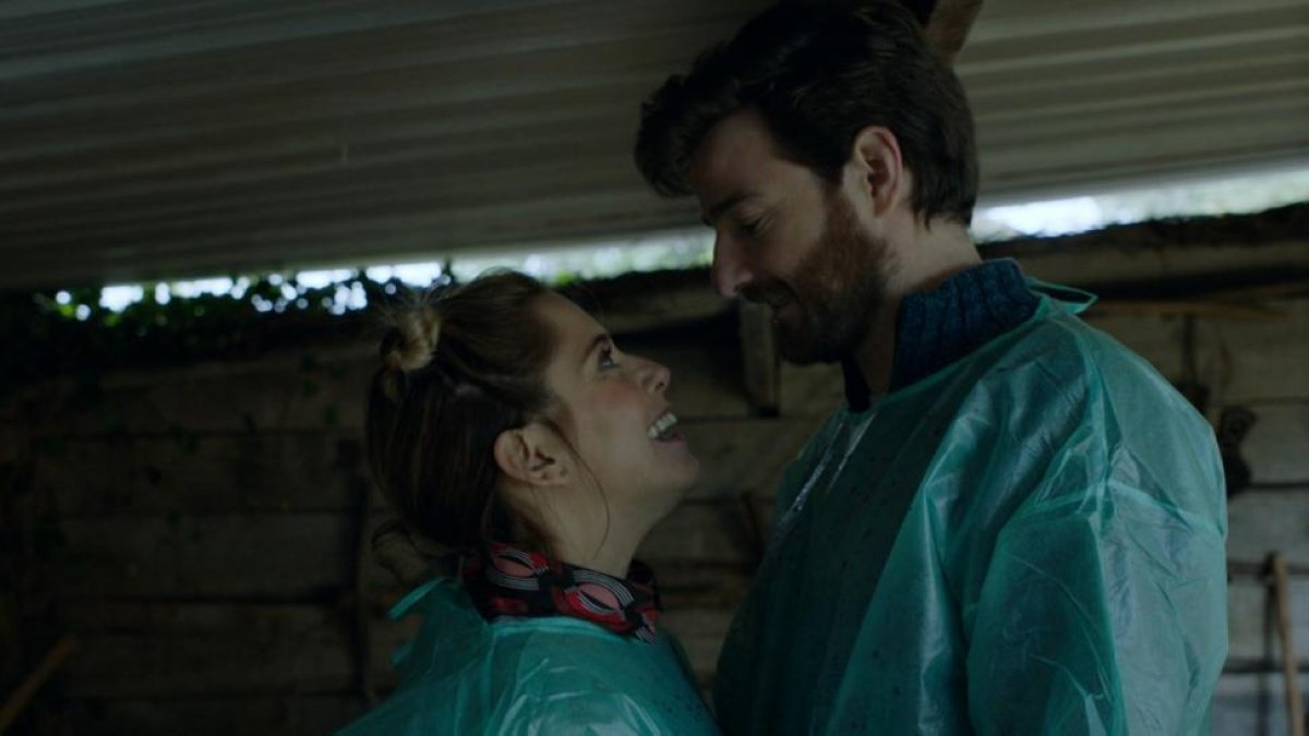 María León y Gorka Otxoa, en 'Allí abajo'.-ATRESMEDIA