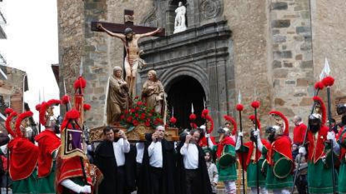 Cofradía de la Vera Cruz en Ágreda (Soria) en la procesión de Viernes Santo. CONCHA ORTEGA (ICAL)-