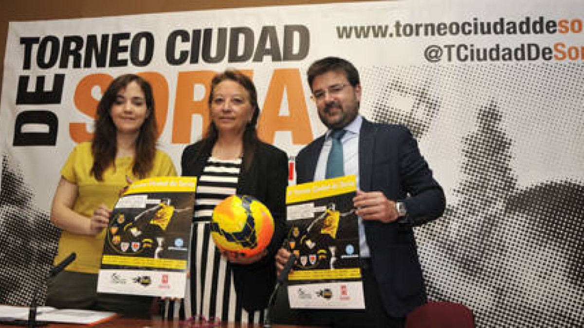 Sonia Calvo, Lourdes Andrés y Eduardo Munilla en la presentación del torneo. / Valentín Guisande-