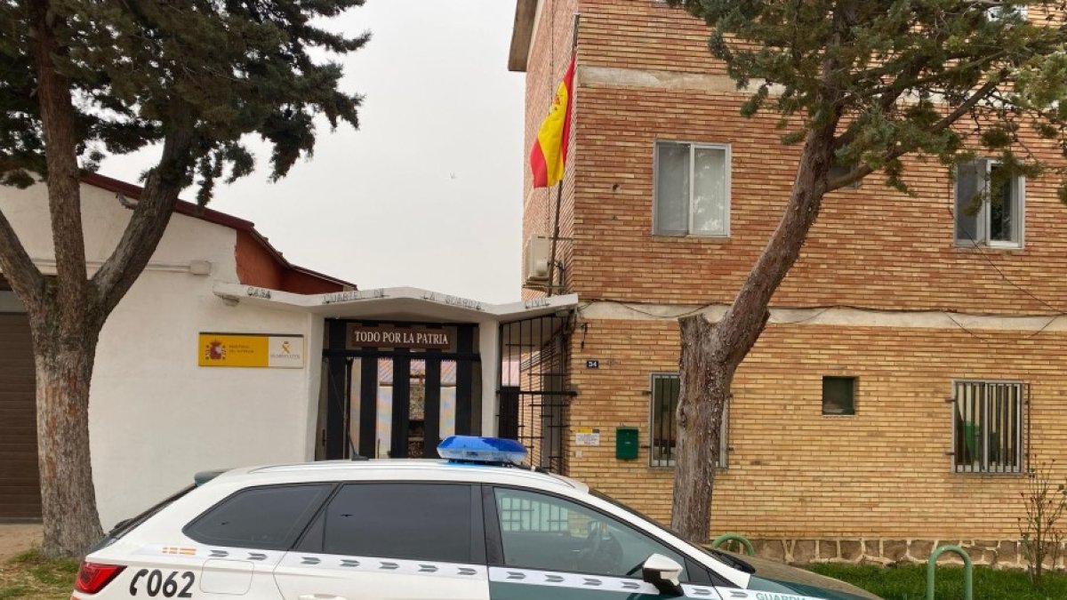 Vehículo de la Guardia Civil en el puesto de Gómara. HDS