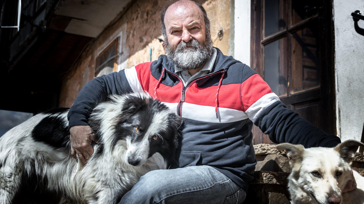 Antonio Molina, con sus perros.-GONZALO MONTESEGURO