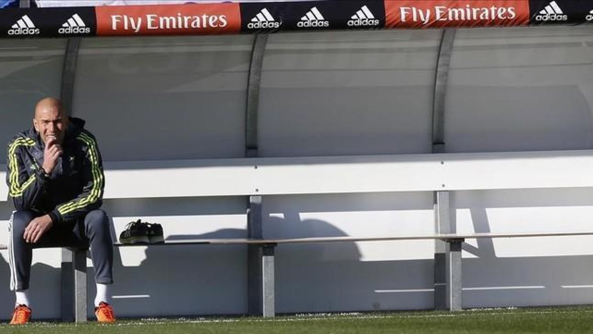 Zidane, durante un entrenamiento con el Madrid.-DAVID CASTRO