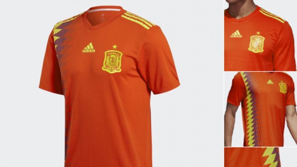 La nueva camiseta de la selección española para el Mundial de Rusia.-