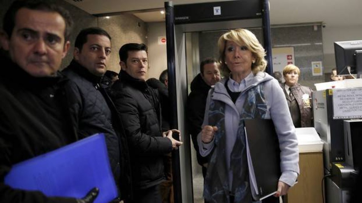 Esperanza Aguirre llega al acto de conciliación con Podemos, el pasado 20 de enero.-Foto: JOSÉ LUIS ROCA