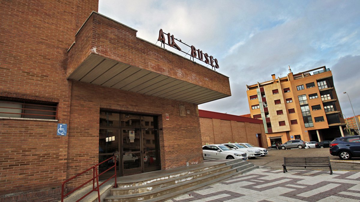 Estacion de autobuses de la capital - MARIO TEJEDOR