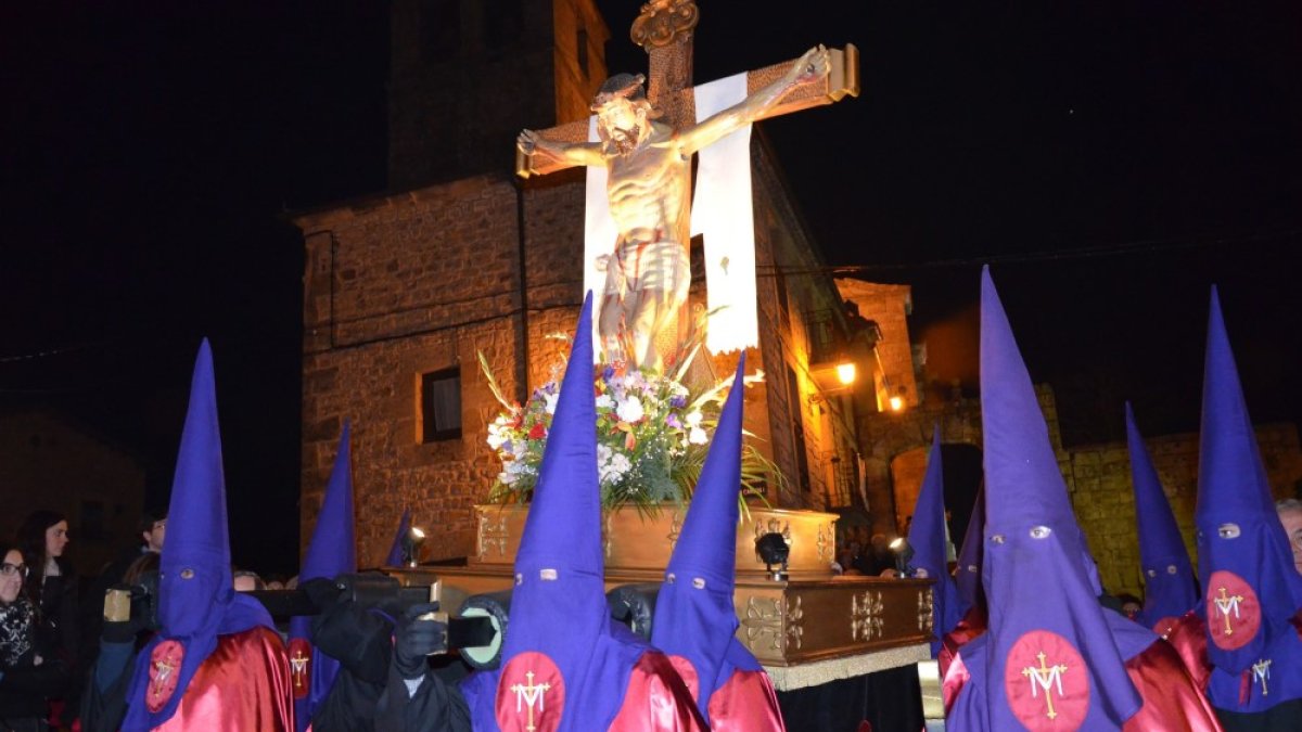 Pinares también se suma a la Semana Santa con tradiciones secularEs, algunas recuperadas. RAQUEL FERNÁNDEZ