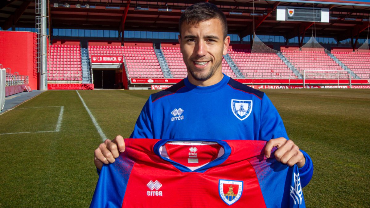 Carrillo ya pisa el cesped de Los Pajaritos - MARIO TEJEDOR