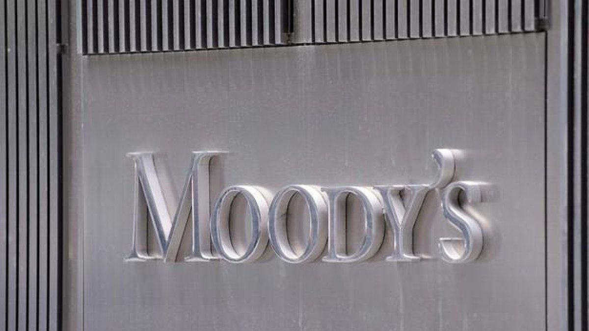 Logotipo de la agencia Moody's en su sede de Nueva York.-ANDREW GOMBERT / EFE