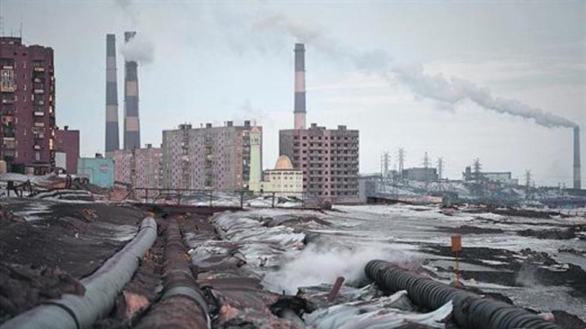 Imagen de la ciudad de Norilsk, donde se calcula que se produce el 1% de las emisiones mundiales de óxido de sulfuro.-MAKSIM BLINOV