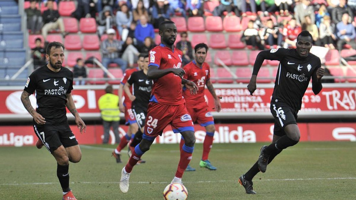 El Numancia necesita los goles de Diamanka para superar al Granada-Valentín Guisande