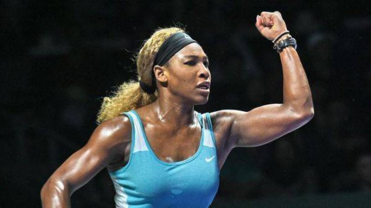 Serena Williams celebra un punto en su partido de semifinales contra Wozniacki.-Foto: AFP / ROSLAN RAHMAN
