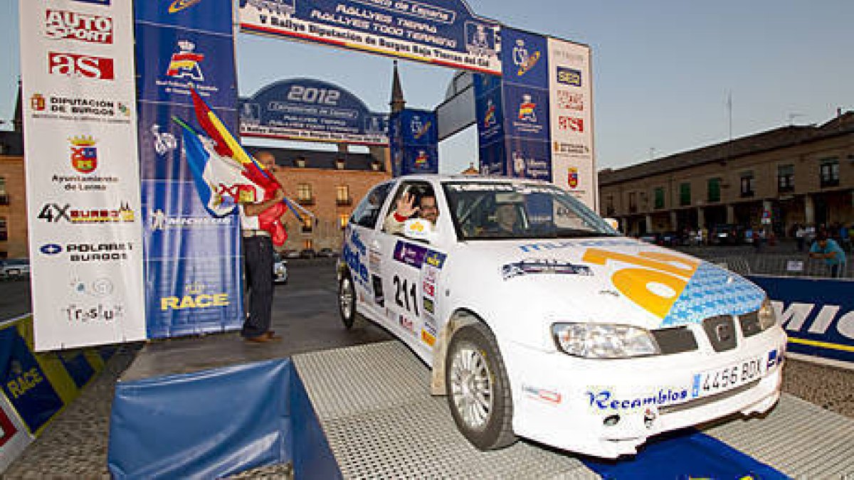 Agustín Álvaro en la línea de salida del rallye burgalés-