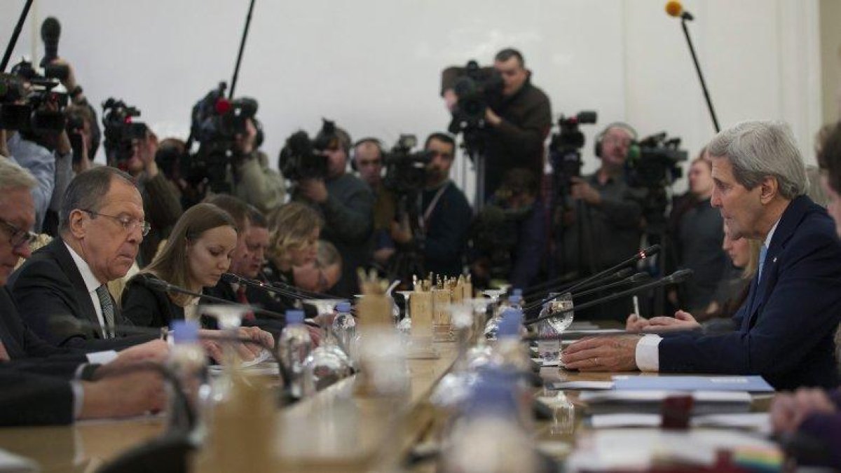 El canciller ruso Lavrov junto a Kerry, secretario de Estado norteamericano-AGENCIAS