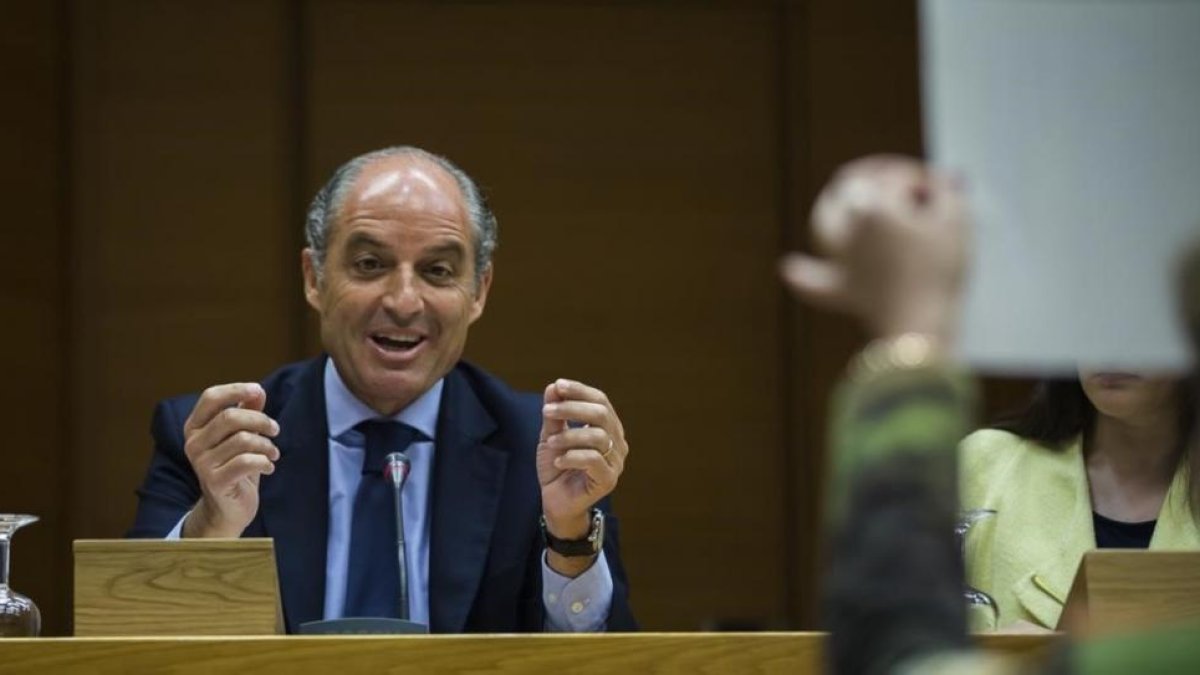 Francisco Camps, este lunes, en el Parlamento valenciano.-MIGUEL LORENZO