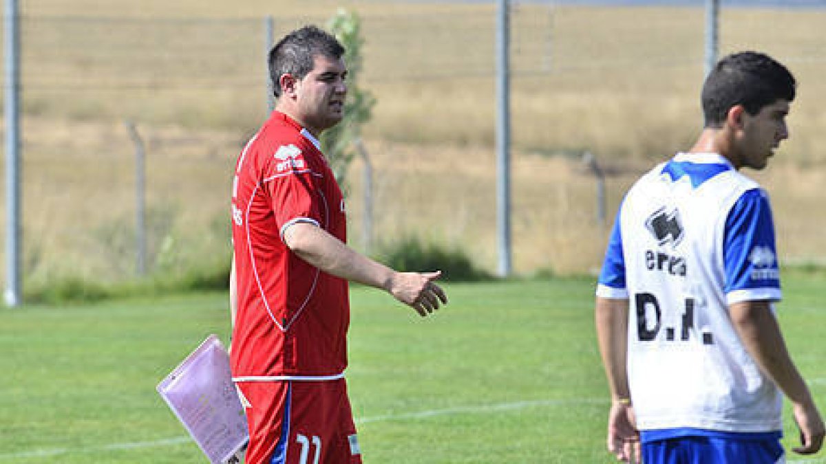 José Alejandro Huerta afronta su segunda temporada al frente del equipo de División de Honor. / V. Guisande-