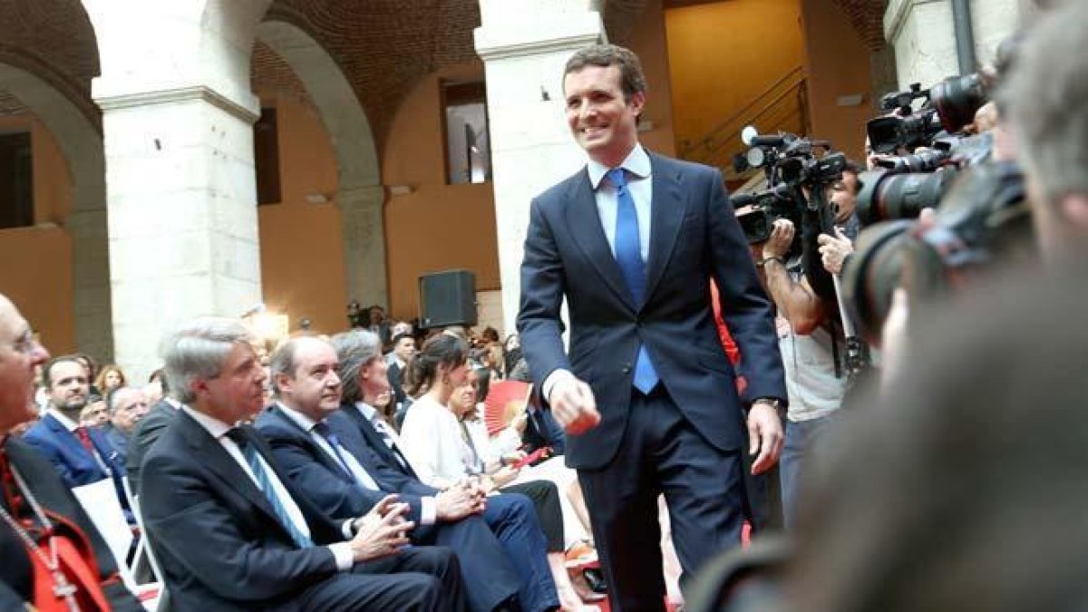 Casado ignora a Garrido en los actos del Dos de Mayo en Madrid.-DAVID CASTRO