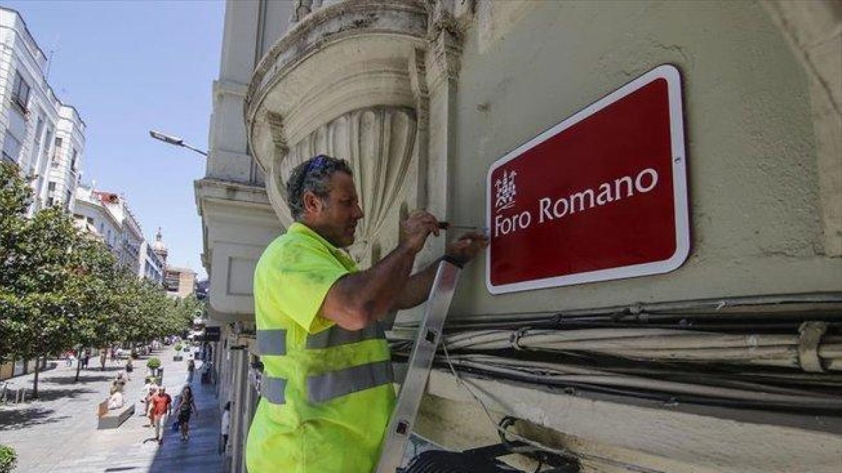 Cambio del nombre de una calle en Córdoba.-DIARIO DE CÓRDOBA / A.J. GONZÁLEZ