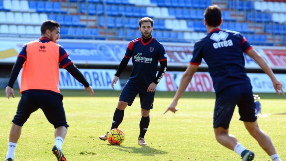 Antonio Martínez durante el entrenamiento de ayer en Los Pajaritos.-ÁLVARO MARTíNEZ