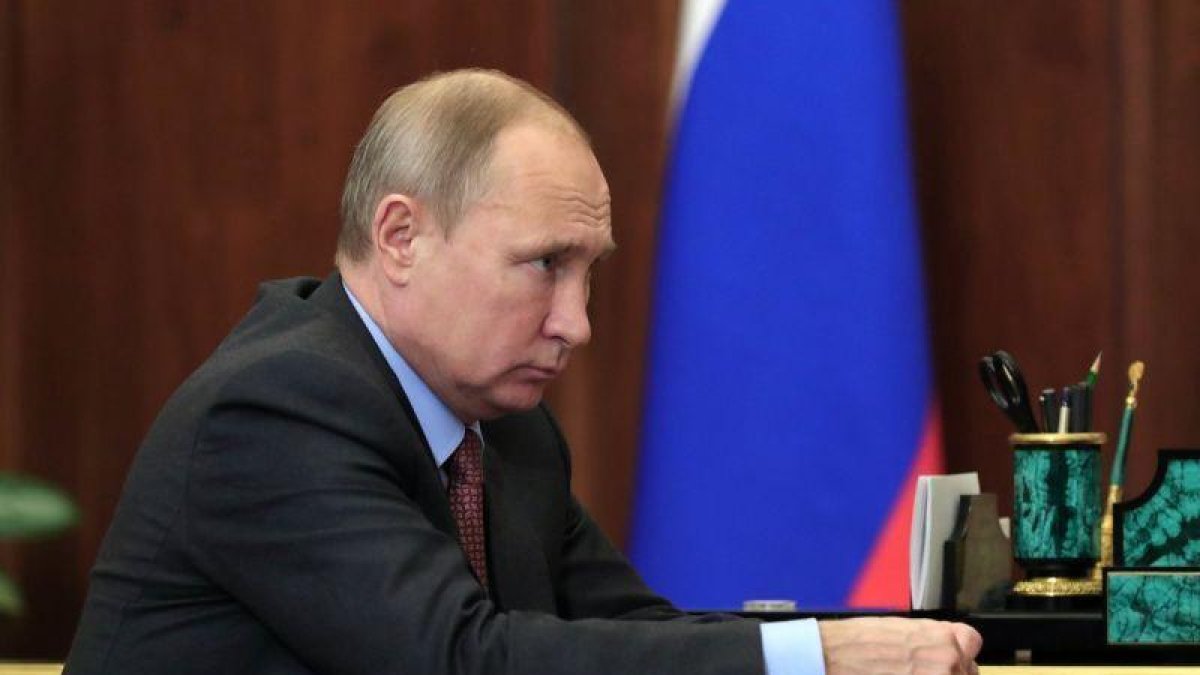 El presidente de Rusia Vladimir Putin en una reunión en la agencia espacial rusa.-REUTERS