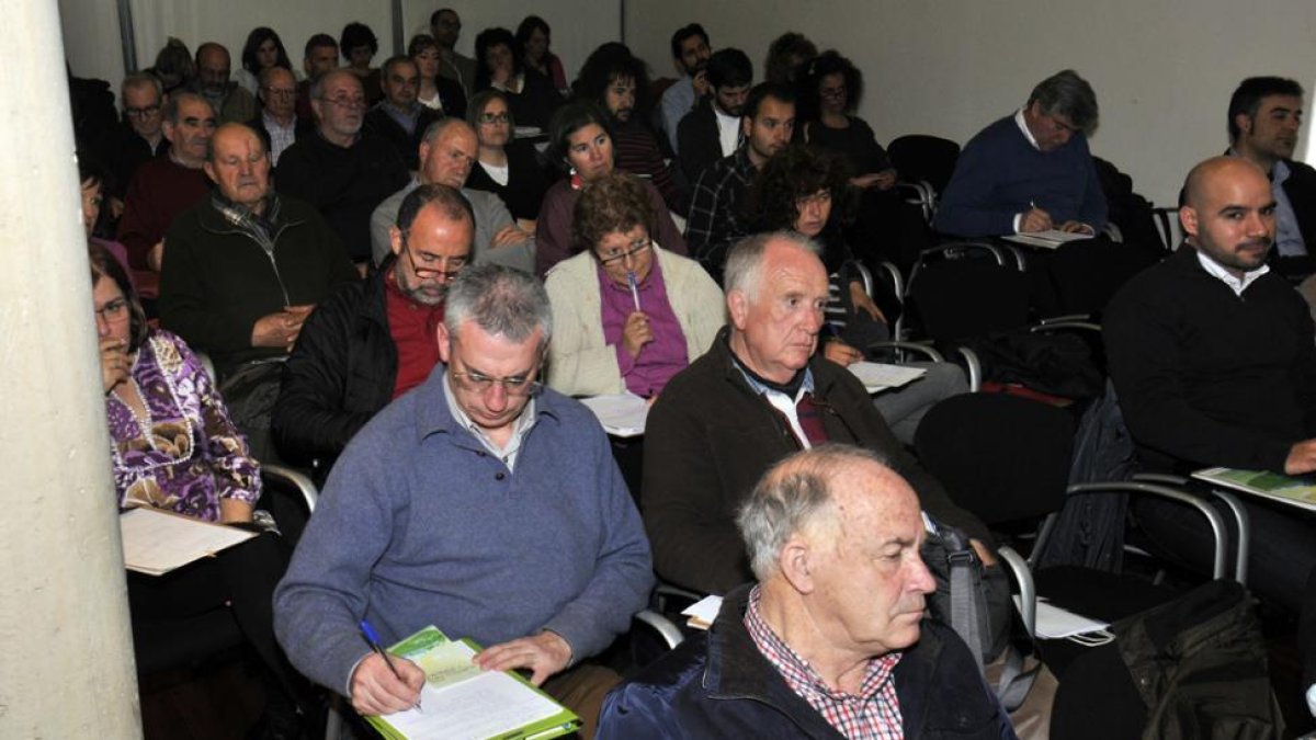 Nutrida asistencia a la jornada sobre despoblación de Cepaim.-VALENTÍN GUISANDE
