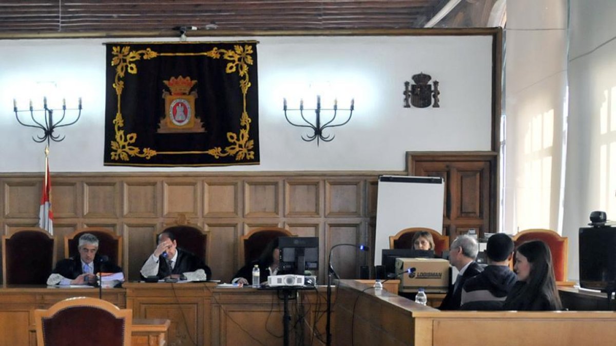 Un momento de una de las sesiones del juicio celebrado la pasada semana en la Audiencia Provincial de Soria.-VALENTIN GUISANDE