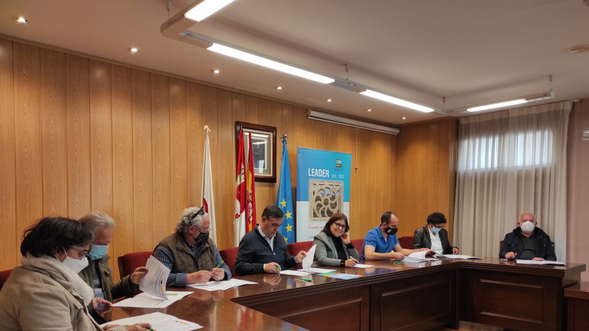 Firma de los convenios de Tierras del Cid en San Esteban de Gormaz.- A. H.