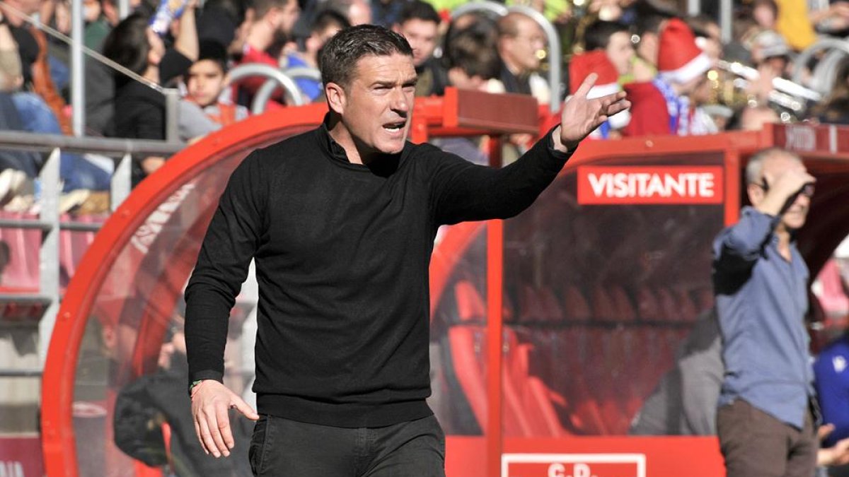 Luis Carrión se mostró contrariado por la derrota ante el Deportivo.-Valentín Guisande