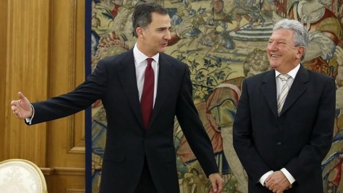 El diputado Pedro Quevedo, de Nuevas Canarias, este miércoles en el Palacio de la Zarzuela.-EFE