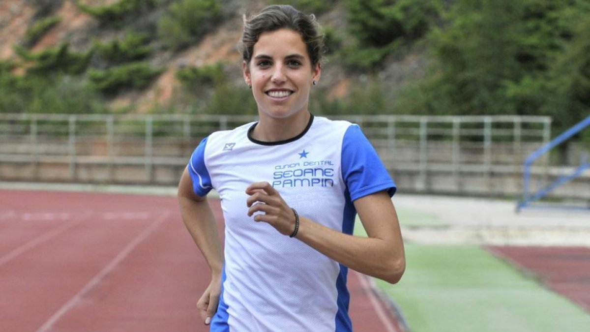 Marta Pérez Miguel en las pistas de atletismo de Los Pajaritos.-VALENTÍN GUISANDE