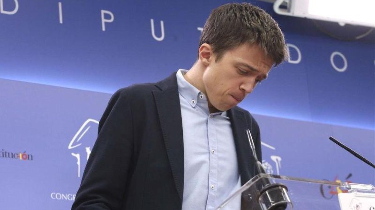 Cuatro días después de la crisis abierta en Podemos por su decisión de renunciar a la marca y aliarse con Manuela Carmena, Íñigo Errejón ha decidido abandonar su puesto como diputado de Podemos en el Congreso.-DAVID CASTRO