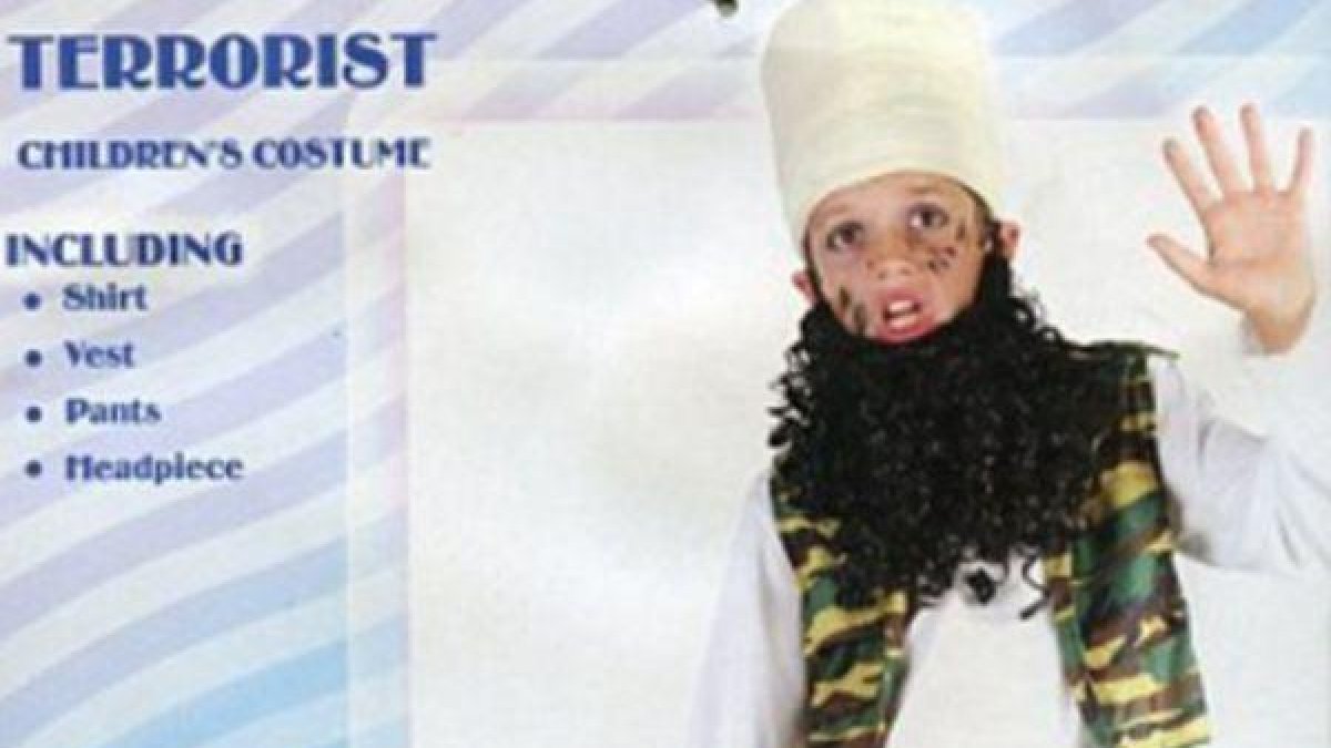 Polémica por un disfraz infantil de terrorista.-