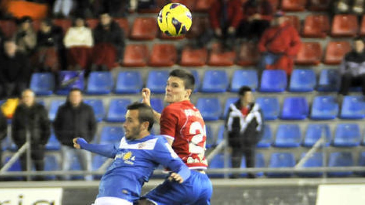 Satrústegui jugó en noviembre ante el Almería su último partido con el Numancia. / Diego Mayor-