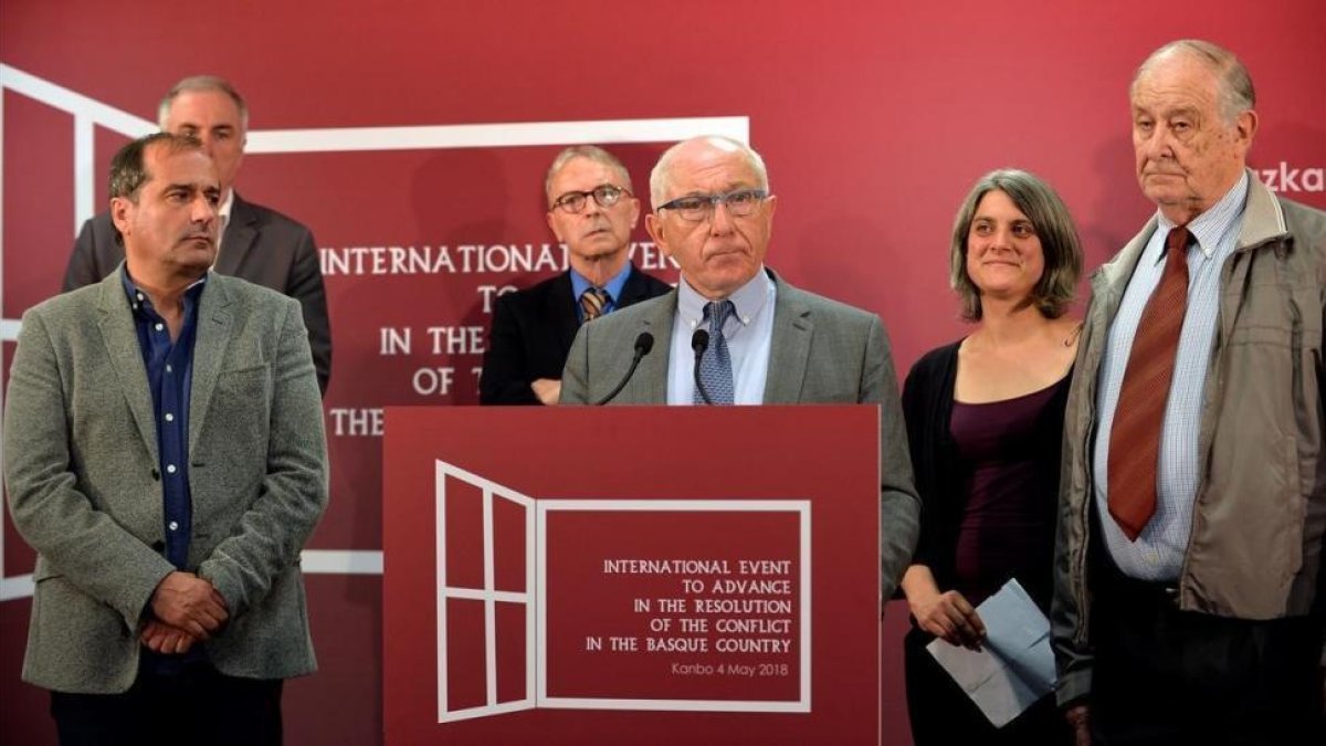 Comparecencia en la que se ha anunciado la fecha y lugar de la escenificación de la disolución de la banda terrorista ETA.-VINCENT WEST