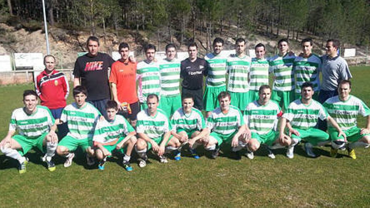 La plantilla del Navaleno de la presente temporada. / Sociedad Deportiva Navaleno-